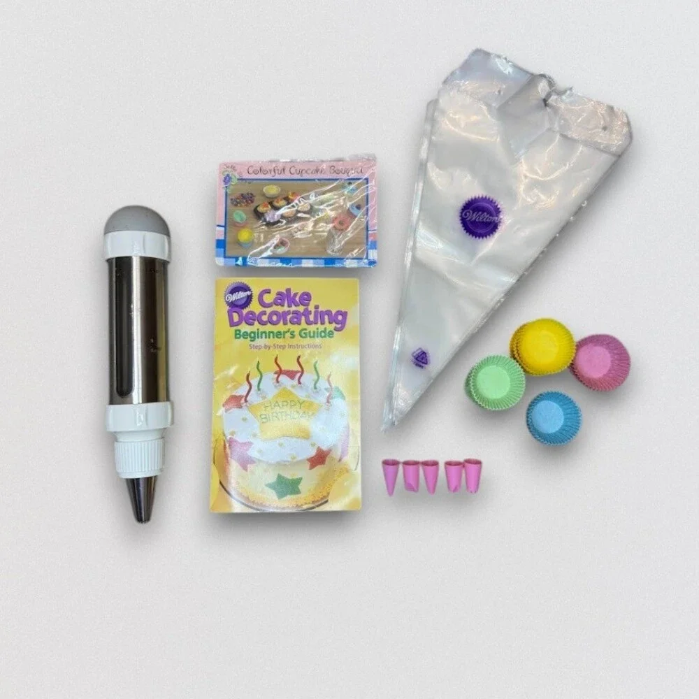 Cake Decorating Kit Icing Decorator Pastry Bags Tips Cupcake Liners Guide Book